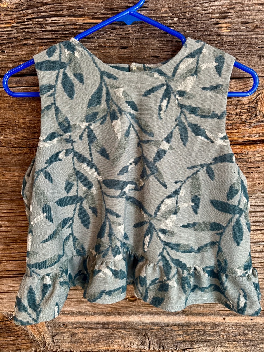 Women’s knit textured crop Green Leaf-Print Ruffle Hem Top